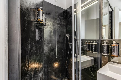 Baboon Room image 10