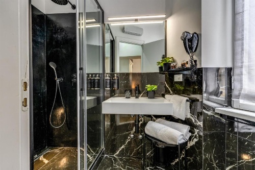 Baboon Room image 11