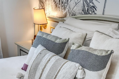 Baboon Room image 12