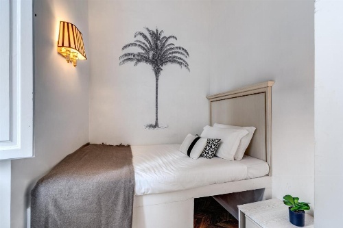 Baboon Room image 26