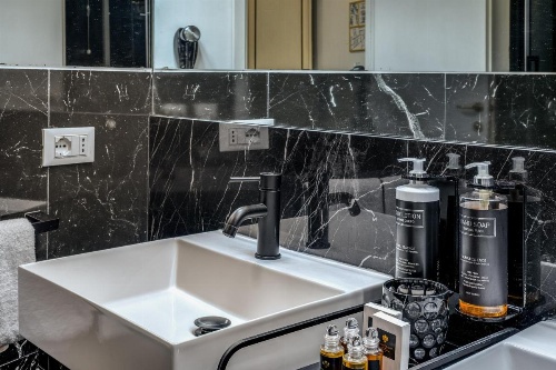 Baboon Room image 32