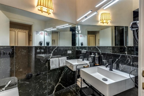 Baboon Room image 33